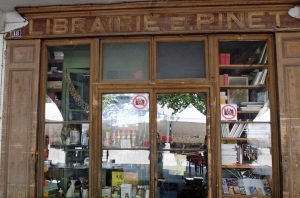 La librairie à Nyons dans la Drôme provençale
