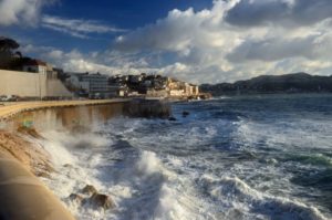 Tempête sur la corniche de Marseille