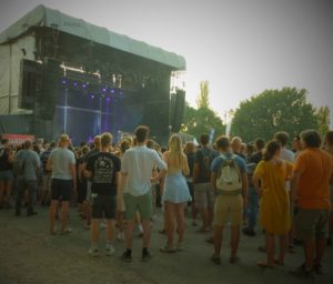 Ambiance au festival Jardin sonore de Vitrolles le 23 juillet 2022