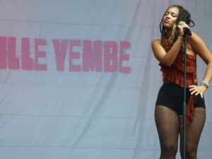 Camille Yembe au festival Jardin sonore de Vitrolles en juillet 2025