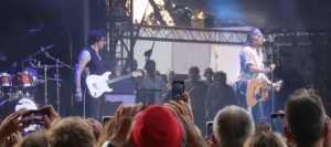 Jeff Beck et Johnny Depp au festival Jardin sonore de Vitrolles le 23 juillet 2022