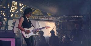 Jeff Beck et Johnny Depp au festival Jardin sonore de Vitrolles le 23 juillet 2022