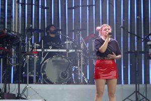 Louane au festival Jardin sonore de Vitrolles le 22 juillet 2022