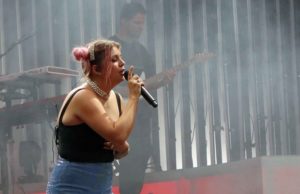 Louane au festival Jardin sonore de Vitrolles le 22 juillet 2022