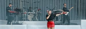 Louane au festival Jardin sonore de Vitrolles le 22 juillet 2022