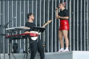 Louane au festival Jardin sonore de Vitrolles le 22 juillet 2022