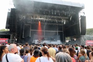 Louane au festival Jardin sonore de Vitrolles le 22 juillet 2022