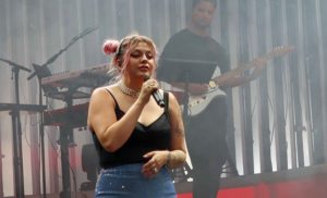 Louane au festival Jardin sonore de Vitrolles le 22 juillet 2022