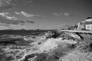 Tempête sur la corniche de Marseille