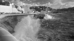 Tempête sur la corniche de Marseille