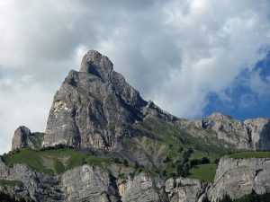 L'Aiguille de Varan au-dessus de Passy