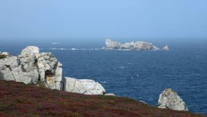 Vers les alignements mégalithiques de Lagatjar à côté de Camaret