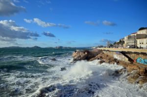 Tempête sur la corniche de Marseille