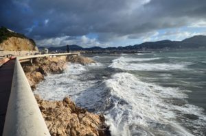 Tempête sur la corniche de Marseille