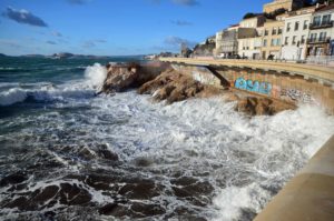 Tempête sur la corniche de Marseille