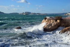 Tempête sur la corniche de Marseille