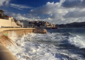 Tempête sur la corniche de Marseille