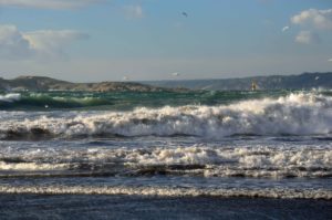 Tempête sur la corniche de Marseille